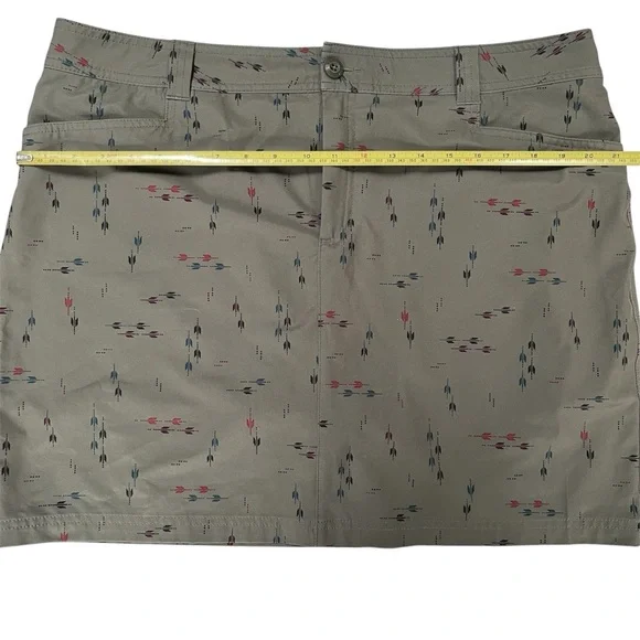 Eddie Bauer Olive Camo Green Skorts Casual Adventurer arrow print - Picture 2 of 16